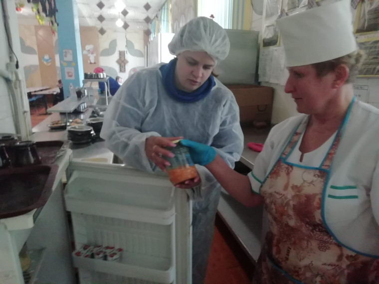 Рейд по проверке качества школьного питания.