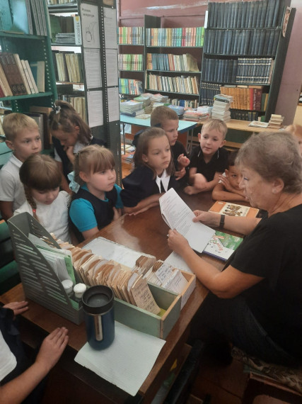 В гостях в школьной библиотеке.
